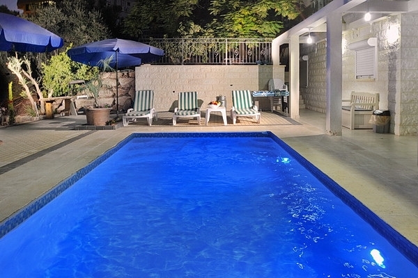 צילום בריכת שחייה מתועשת